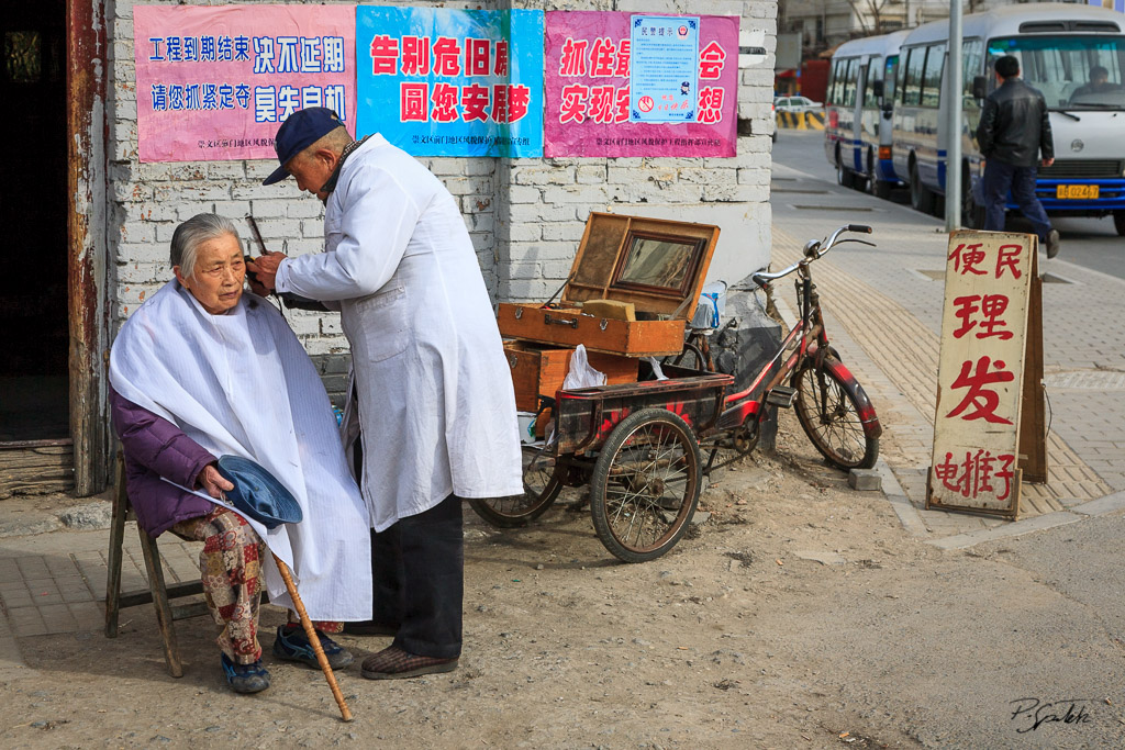 Cheap hairdresser working in Beijing. 02.03.08