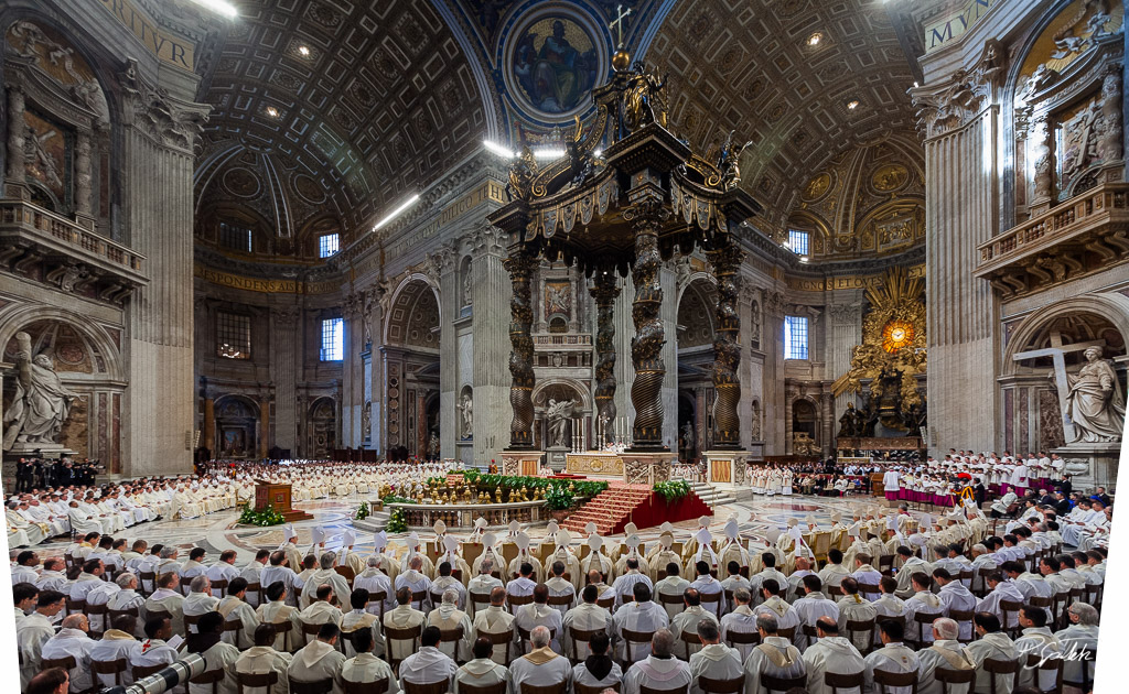 Pope Benedict XVI celebrate the chrism mass in St. Peter's Basilica. VAtican City, April 1, 2010.