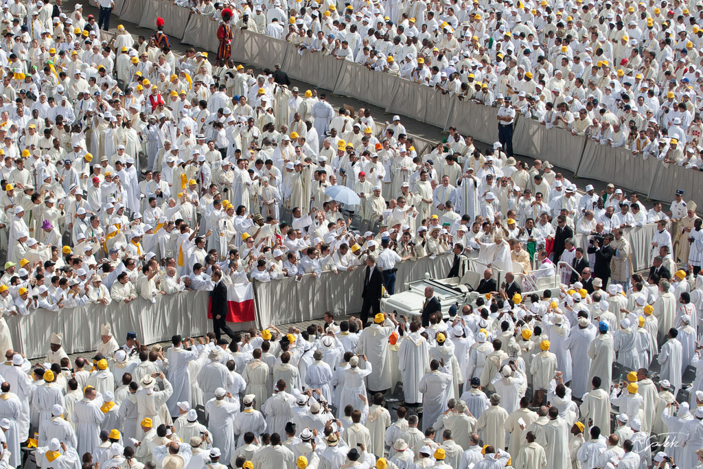 Pope Benedict XVI arrives on his popeobile in St. Peter's square to celebrate a mass with  10000 priests marking the end of the roman catholic church's year for priests. Vatican City, June 11, 2010.