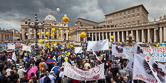 Faithful waiting for the pope Benedict XVI to speak ot of his window before the  "Regina Coeli" prayer in St. Peter's Square. Vatican City, May 16, 2010.